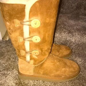 🟢New UGG button down boots‼️